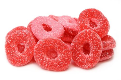 Anelli di fragola gommosi zuccherati